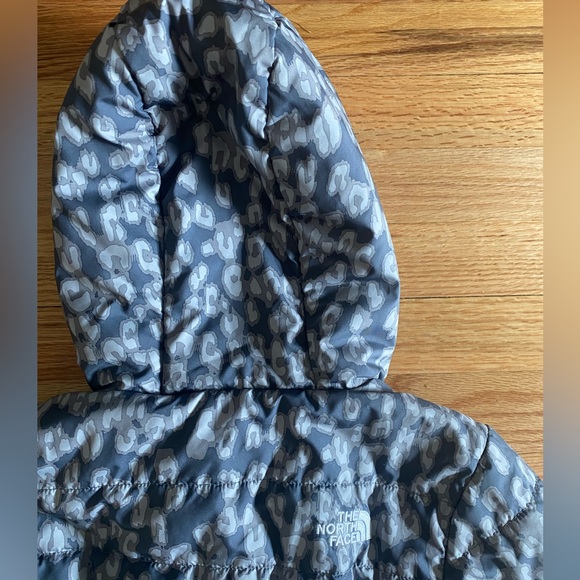 North Face Girl’s Reversible Parka- Size Small (7-8) Like New Grey - Picture 3 of 10